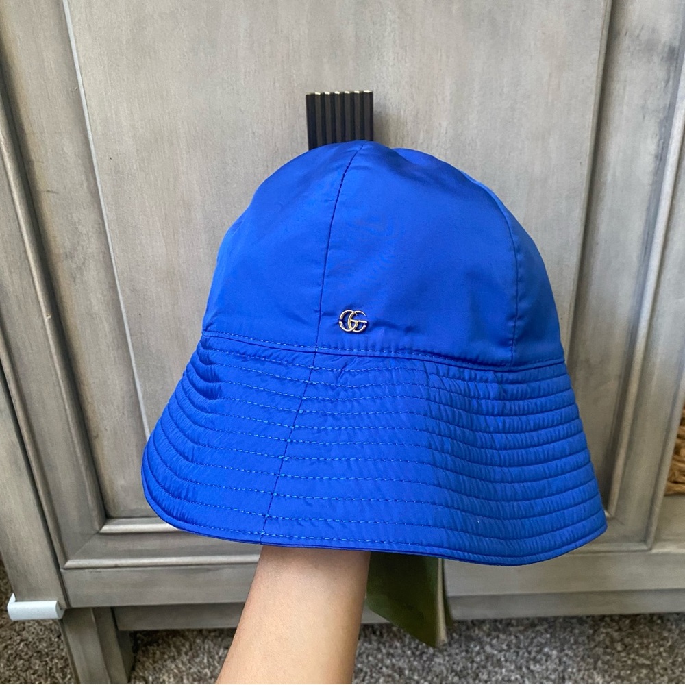 Gucci nylon bucket hat in cobalt blue color